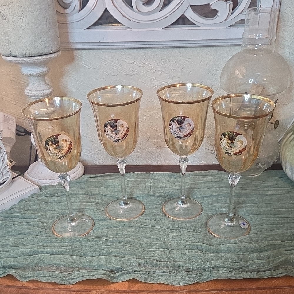 Elegant Gold Rimmed Wine Glass Set